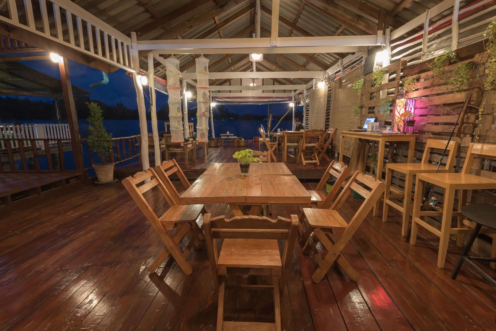 Sincere Hostel Bar And Bistro Ко-Ланта Экстерьер фото